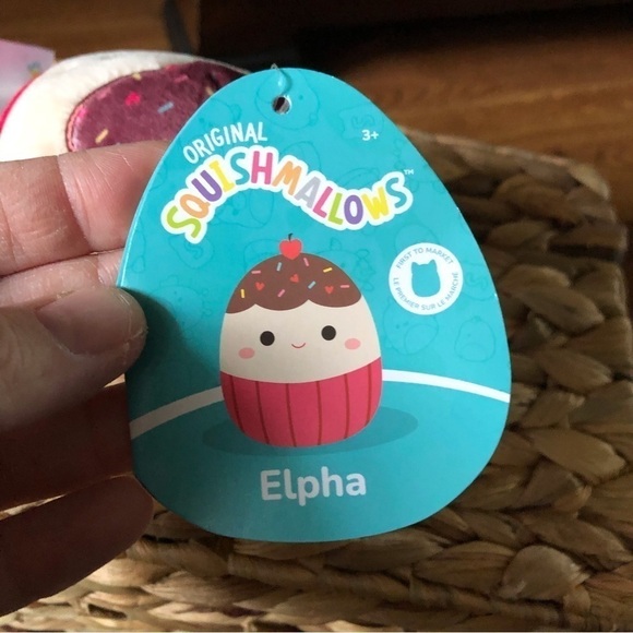 Squishmallow Elpha the Cupcake Clip, Valentine’s Day, First to print, 3.5” - Picture 4 of 4